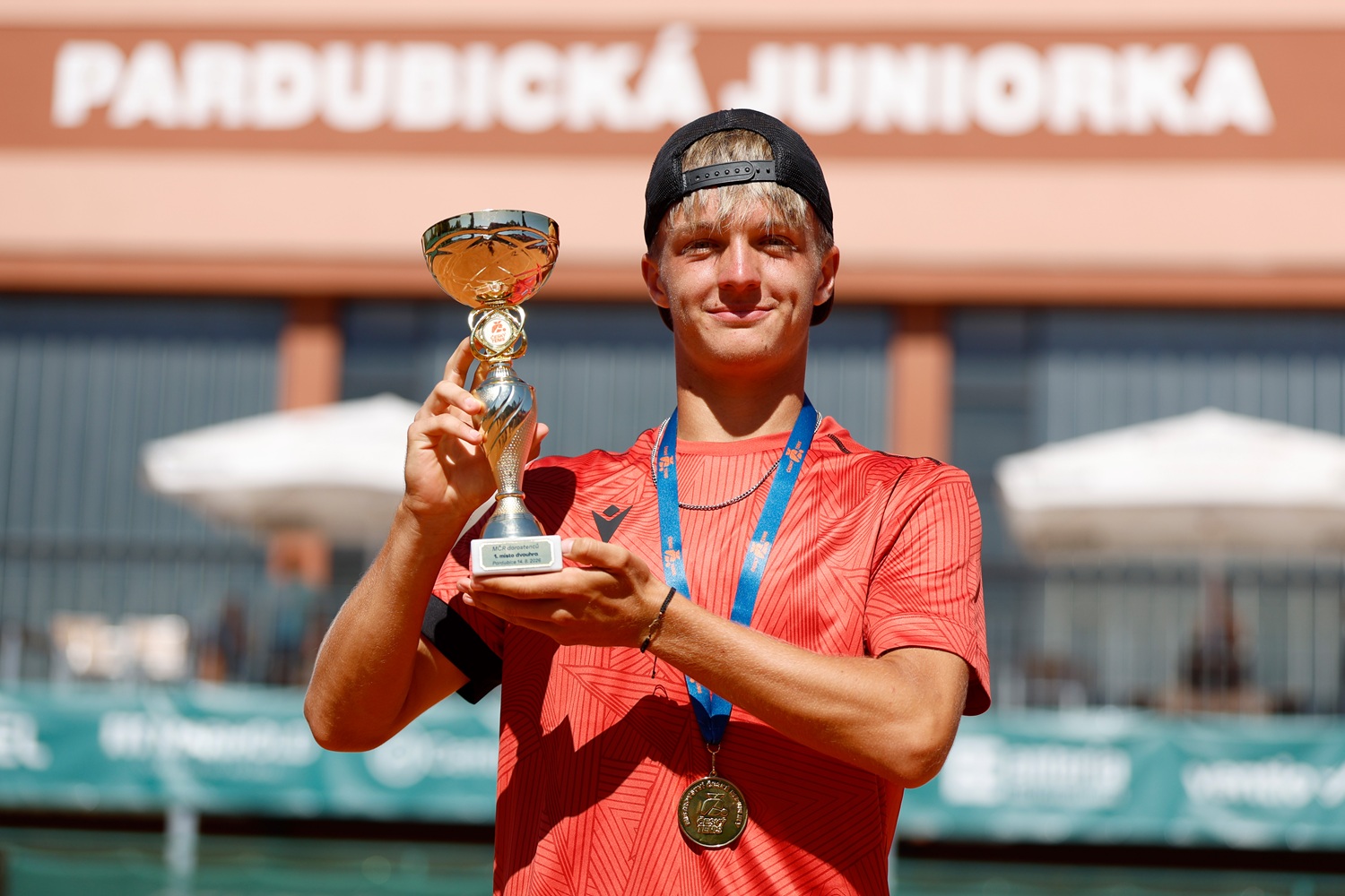 Dujka a Zajíčková slaví titul na Pardubické juniorce